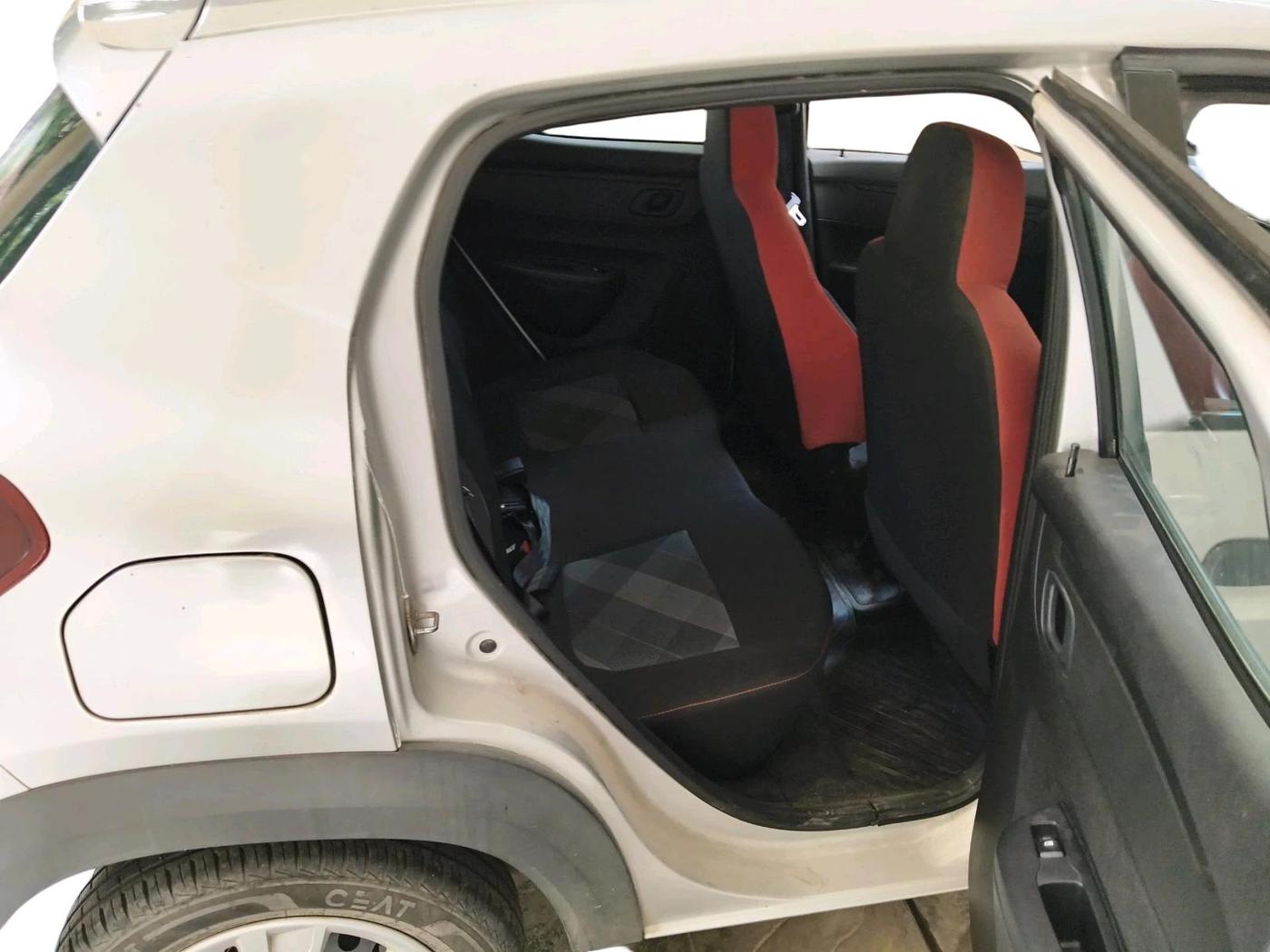 2022 Renault Kwid RXT 1.0 AMT (O), Petrol, Automatic, 50,173 km, interior