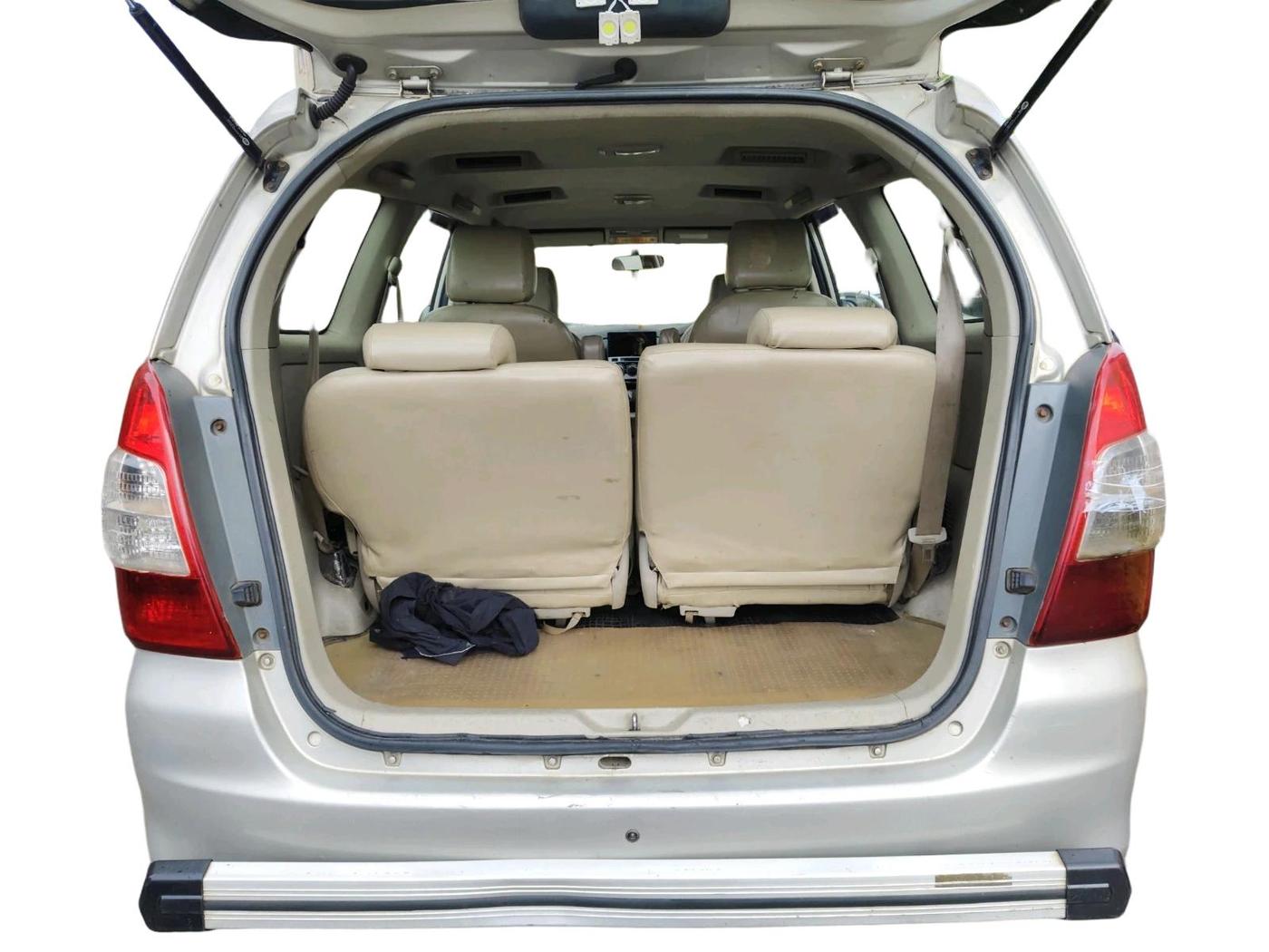 2012 Toyota Innova 2.5 G 7 STR, Diesel, Manual, 2,12,820 km, exterior