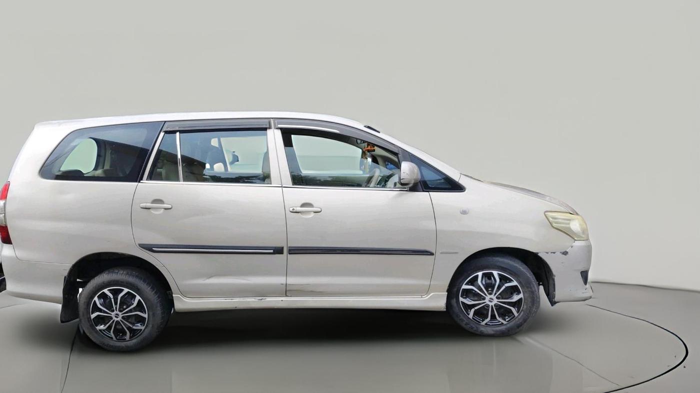 2012 Toyota Innova 2.5 G 7 STR, Diesel, Manual, 2,12,820 km, exterior