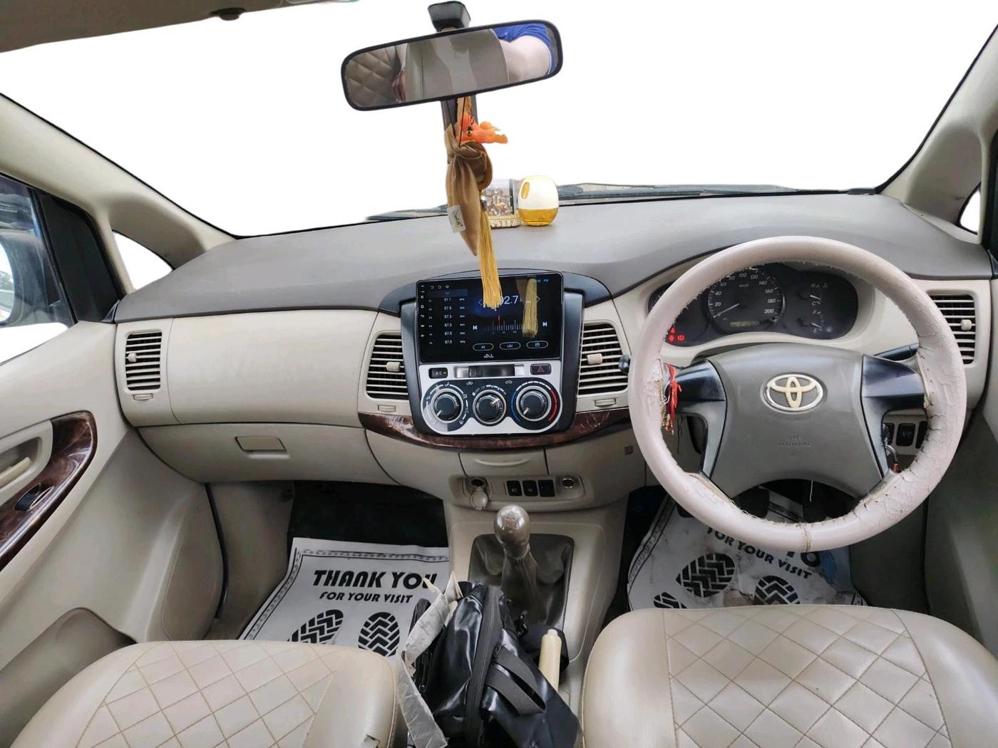 2012 Toyota Innova 2.5 G 7 STR, Diesel, Manual, 2,12,820 km, interior