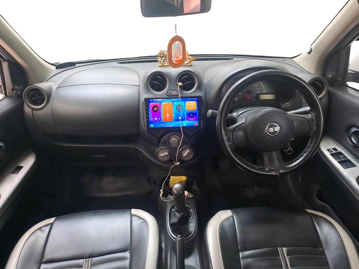 2017 Nissan Micra Active XV, Petrol, Manual, 61,432 km, interior