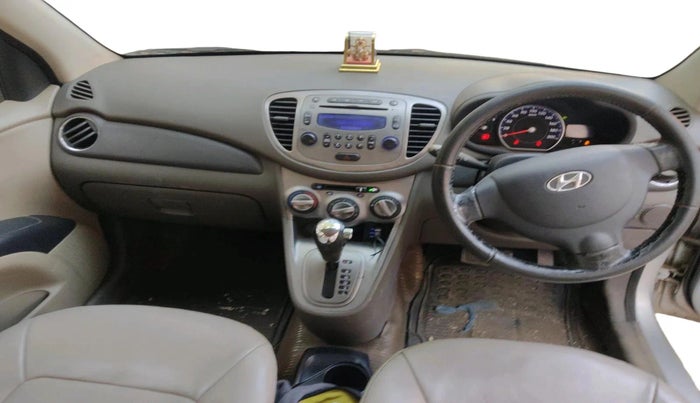 2013 Hyundai i10 SPORTZ 1.2 AT, CNG, Automatic, 65,300 km, interior