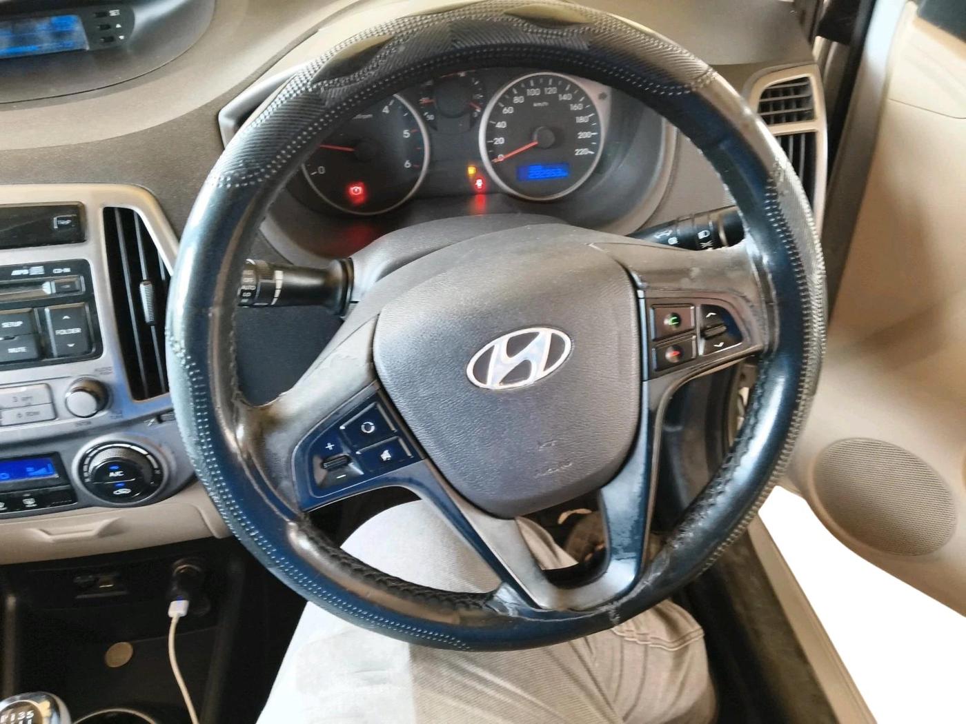 2013 Hyundai i20 SPORTZ 1.4 CRDI, Diesel, Manual, 2,92,953 km, interior