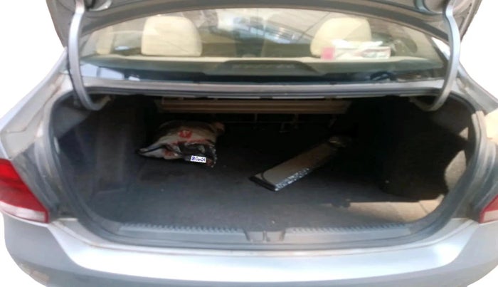 2012 Volkswagen Vento TRENDLINE 1.6, Petrol, Manual, 31,486 km, exterior