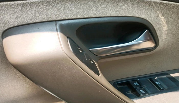 2012 Volkswagen Vento TRENDLINE 1.6, Petrol, Manual, 31,486 km, interior