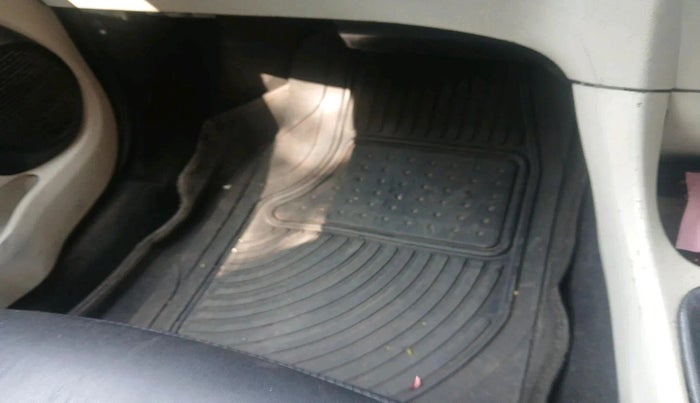 2011 Toyota Etios Liva V, Petrol, Manual, 1,83,721 km, interior