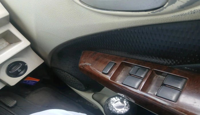 2011 Toyota Etios Liva V, Petrol, Manual, 1,83,721 km, interior