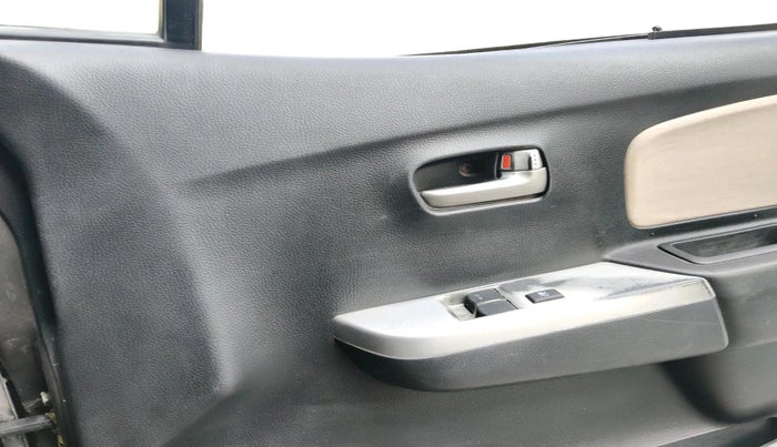 2013 Maruti Wagon R 1.0 LXI CNG, CNG, Manual, 77,945 km, interior