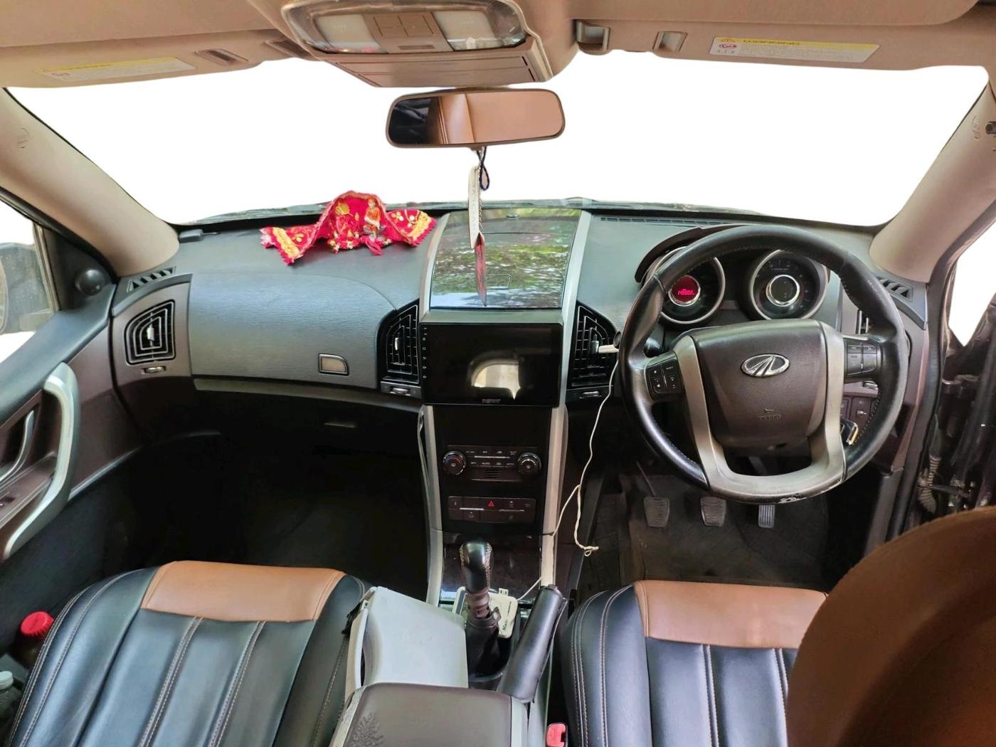 2013 Mahindra XUV500 W8, Diesel, Manual, 1,48,902 km, interior