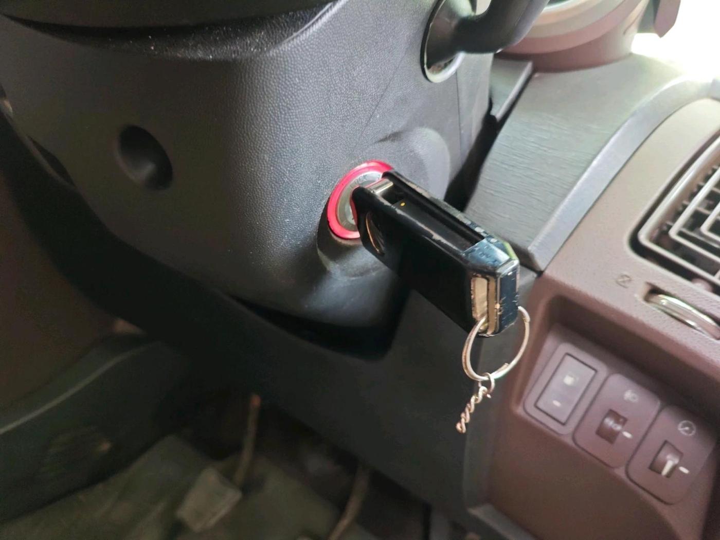 2013 Mahindra XUV500 W8, Diesel, Manual, 1,48,902 km, interior