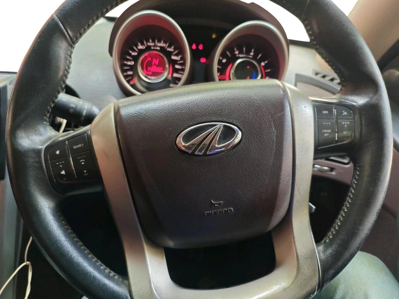 2013 Mahindra XUV500 W8, Diesel, Manual, 1,48,902 km, interior