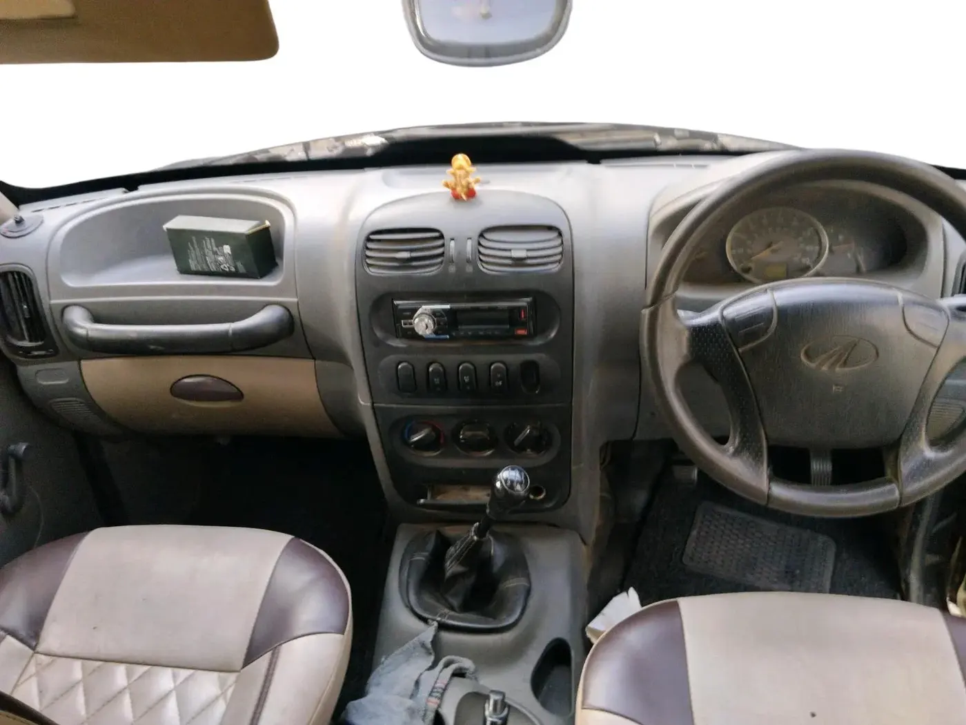 2005 Mahindra Scorpio 2.6 SLX CRDE, Diesel, Manual, 2,52,894 km, interior