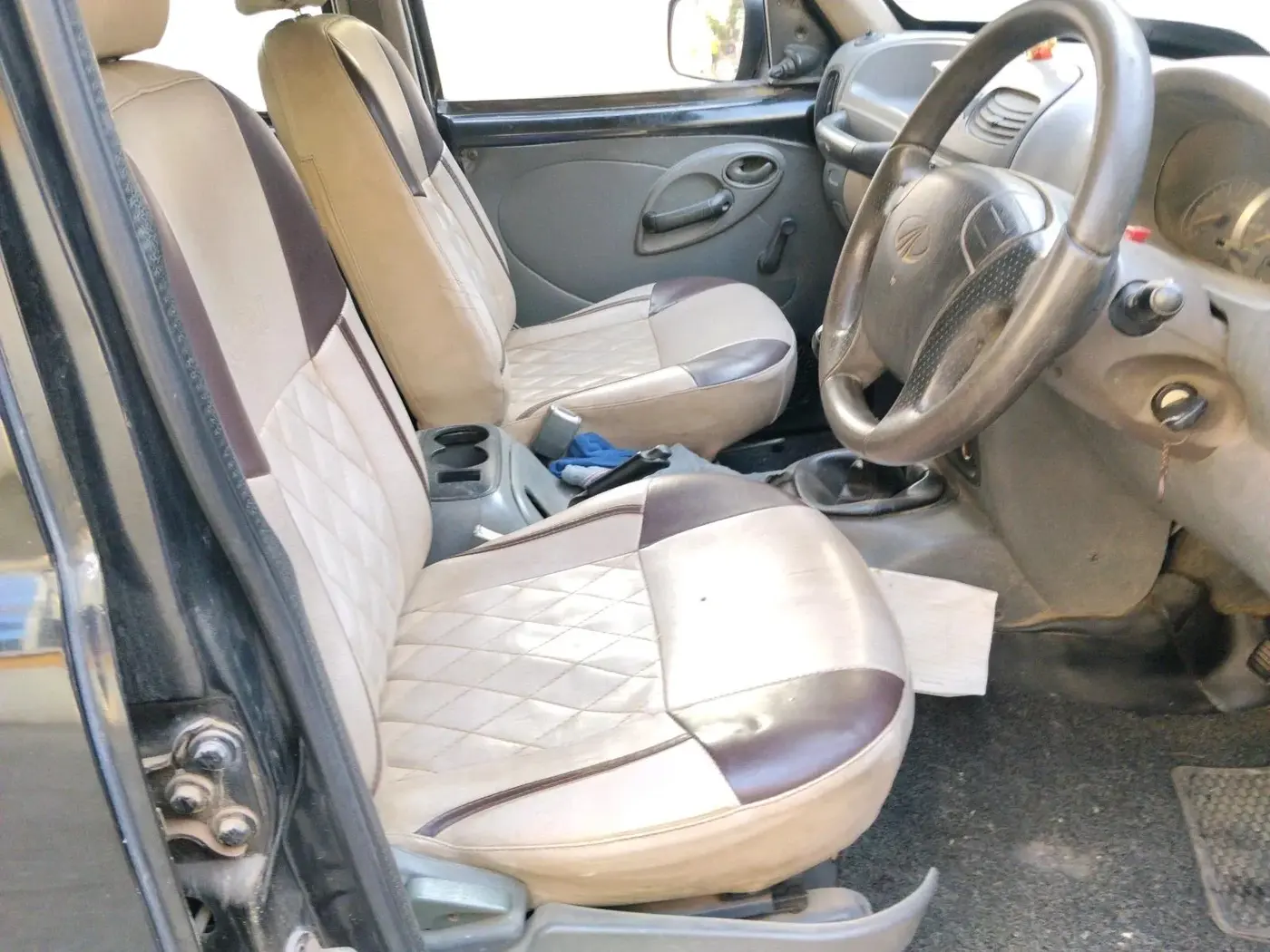 2005 Mahindra Scorpio 2.6 SLX CRDE, Diesel, Manual, 2,52,894 km, interior