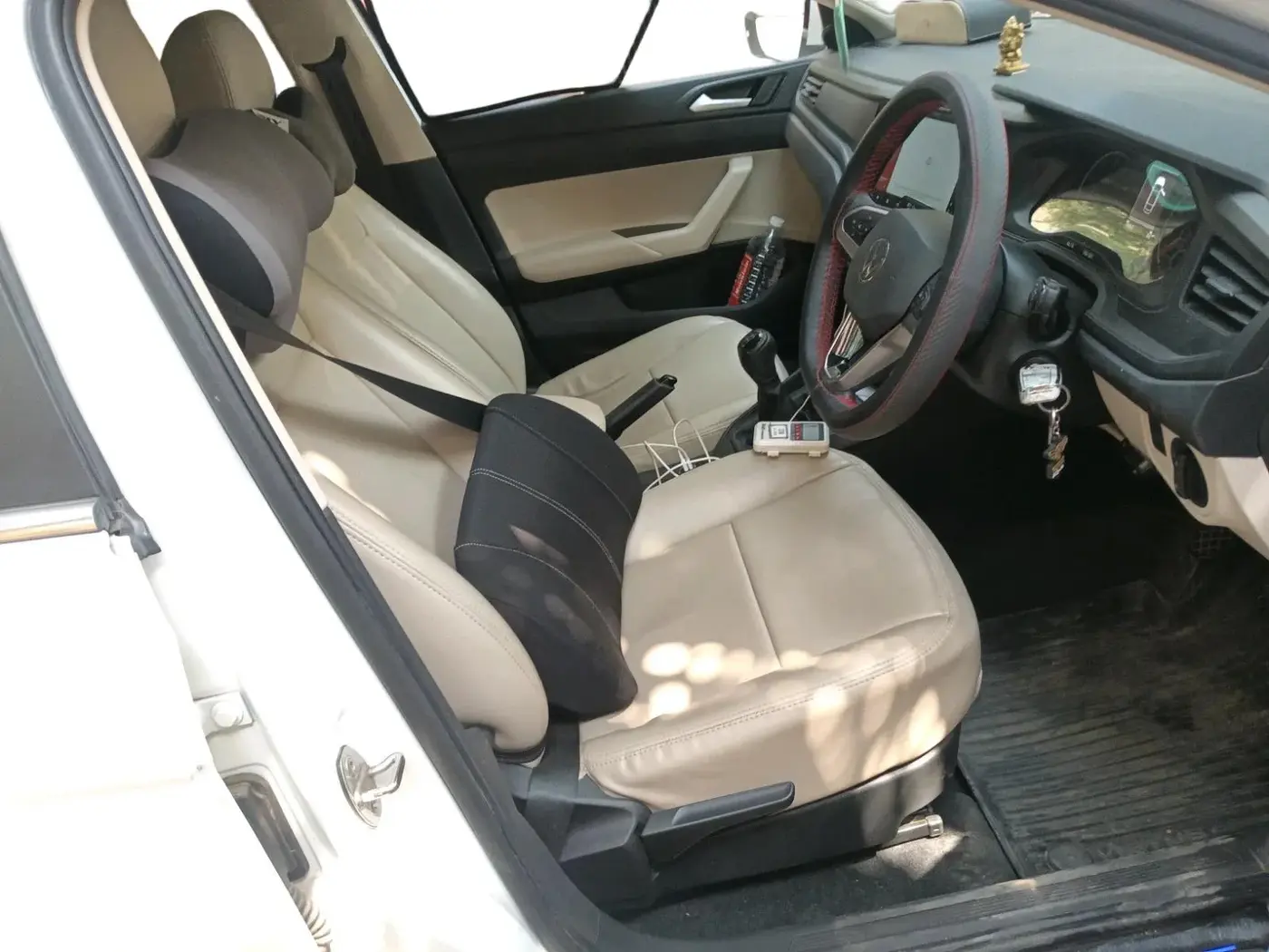 2023 Volkswagen VIRTUS COMFORTLINE TSI 1.0 MT, Petrol, Manual, 11,088 km, interior