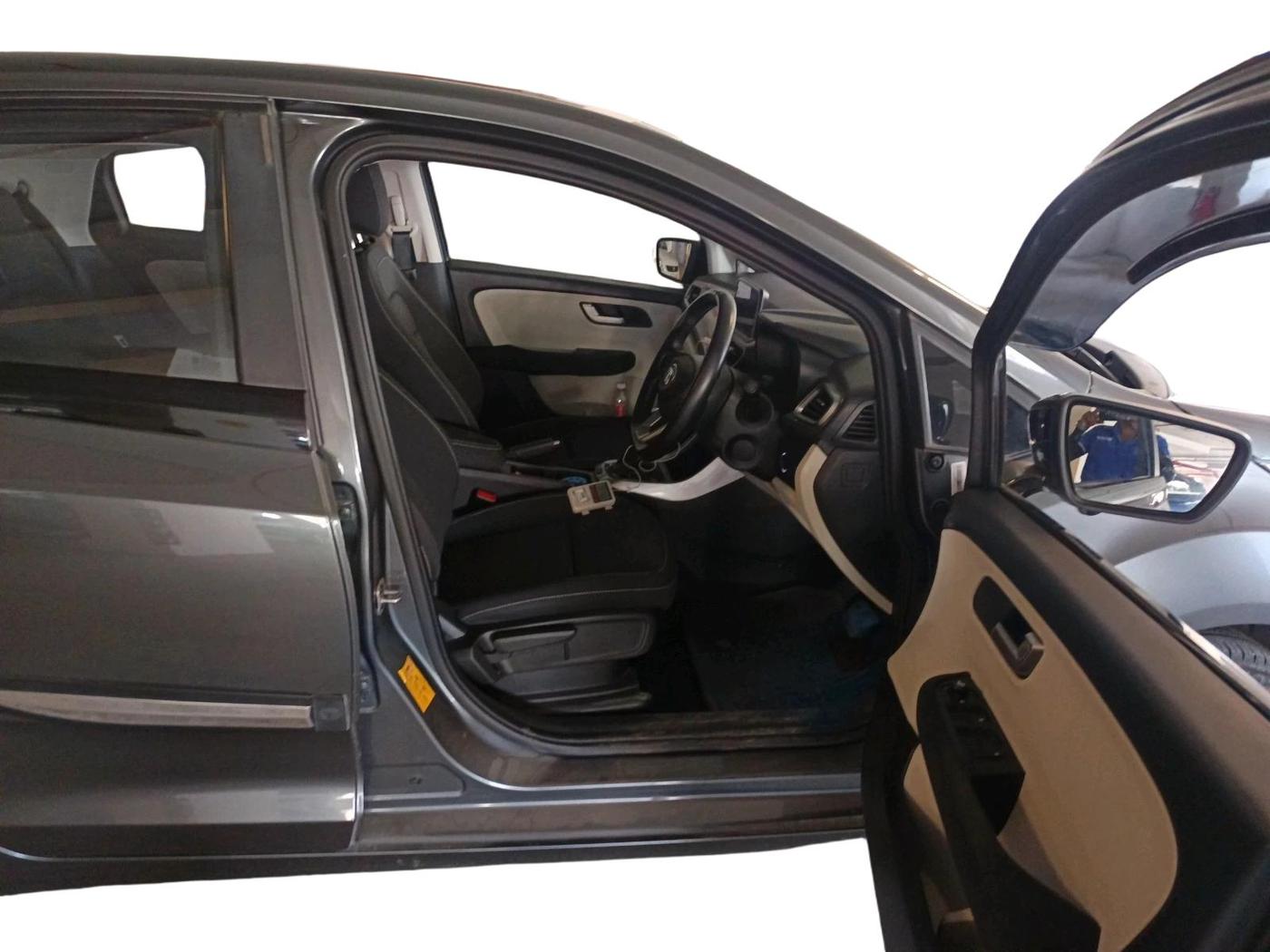 2023 Tata ALTROZ XZA + SUNROOF, Petrol, Automatic, 7,500 km, interior