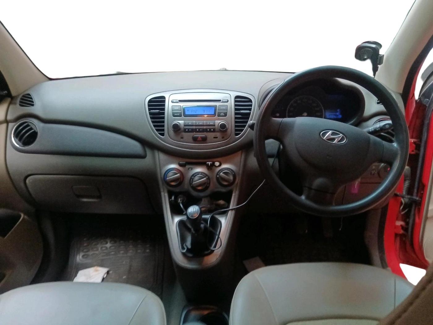 2012 Hyundai i10 MAGNA 1.1, CNG, Manual, 51,764 km, interior