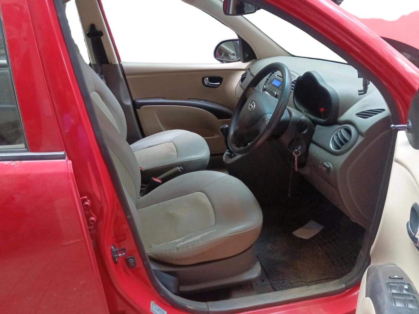 2012 Hyundai i10 MAGNA 1.1, CNG, Manual, 51,764 km, interior