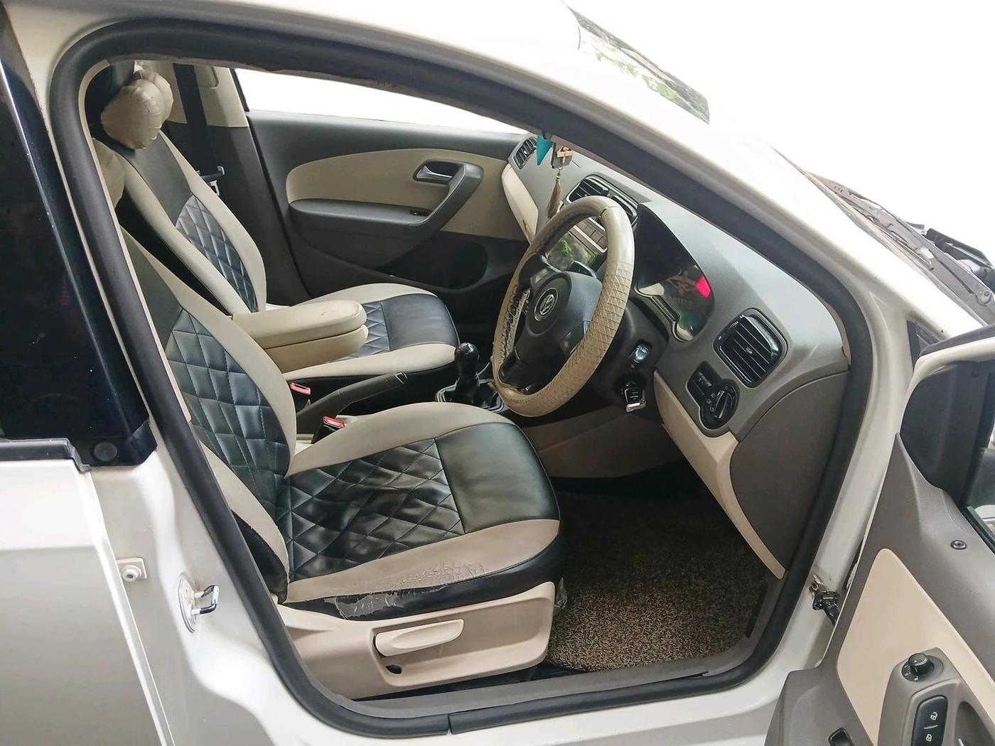 2013 Volkswagen Vento COMFORTLINE 1.6, Petrol, Manual, 1,46,482 km, interior