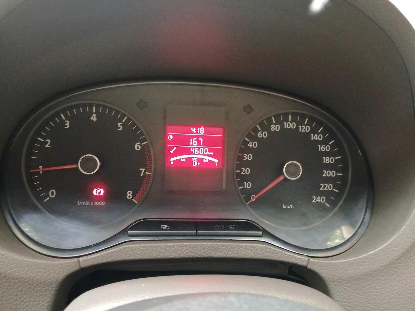 2013 Volkswagen Vento COMFORTLINE 1.6, Petrol, Manual, 1,46,482 km, interior
