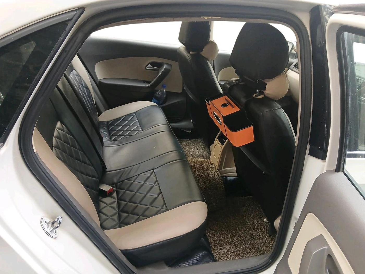 2013 Volkswagen Vento COMFORTLINE 1.6, Petrol, Manual, 1,46,482 km, interior