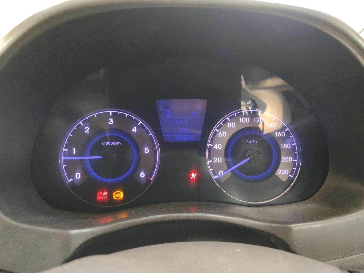 2011 Hyundai Verna FLUIDIC 1.6 CRDI SX, Diesel, Manual, 86,652 km, interior
