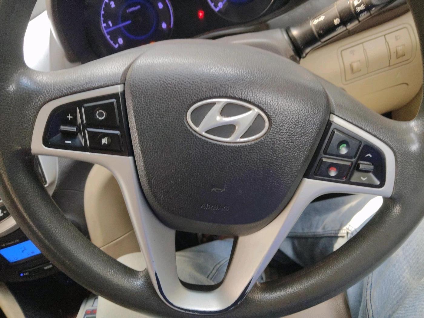 2011 Hyundai Verna FLUIDIC 1.6 CRDI SX, Diesel, Manual, 86,652 km, interior
