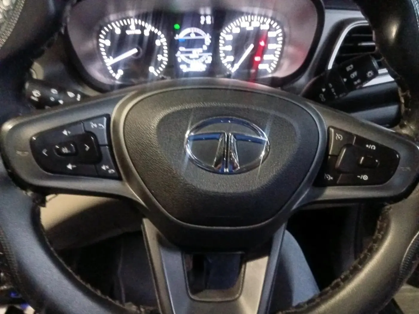 2023 Tata ALTROZ XZ PETROL, Petrol, Manual, 26,424 km, interior