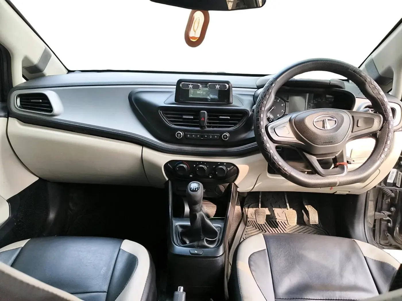 2021 Tata ALTROZ XE PETROL, Petrol, Manual, 49,738 km, interior