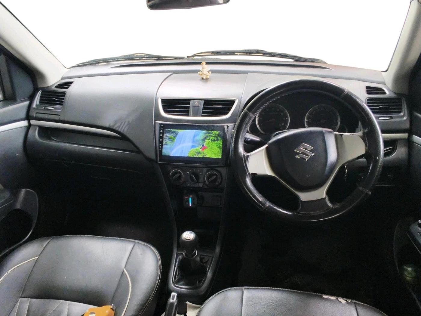 2012 Maruti Swift VXI, CNG, Manual, 1,42,004 km, interior