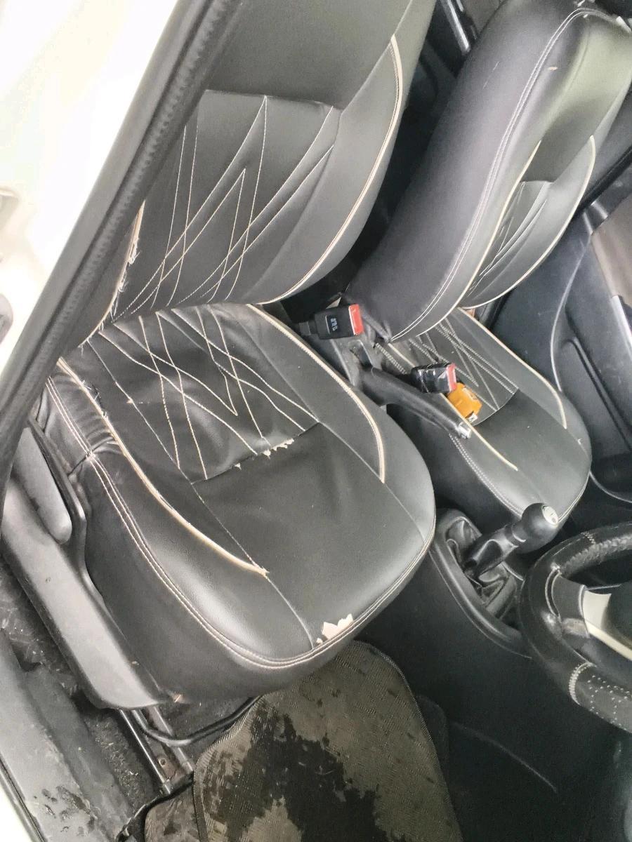 2012 Maruti Swift VXI, CNG, Manual, 1,42,004 km, interior