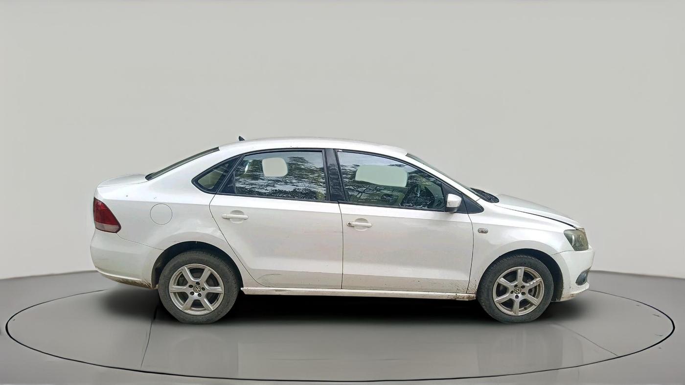 2013 Volkswagen Vento HIGHLINE 1.6 MPI, Petrol, Manual, 62,983 km, exterior