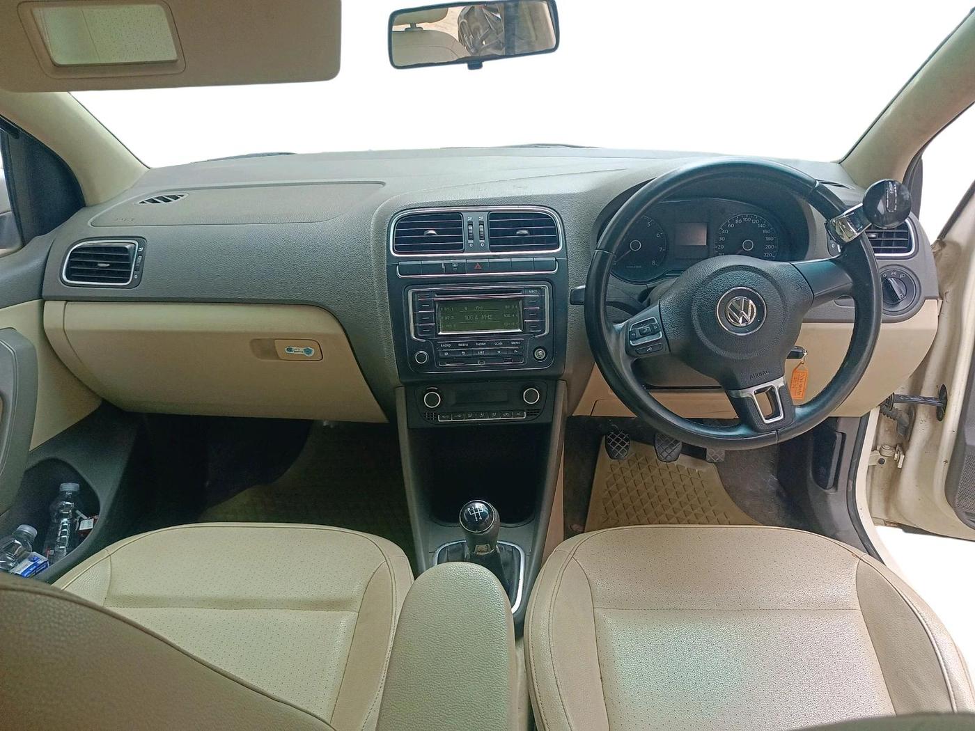 2013 Volkswagen Vento HIGHLINE 1.6 MPI, Petrol, Manual, 62,983 km, interior
