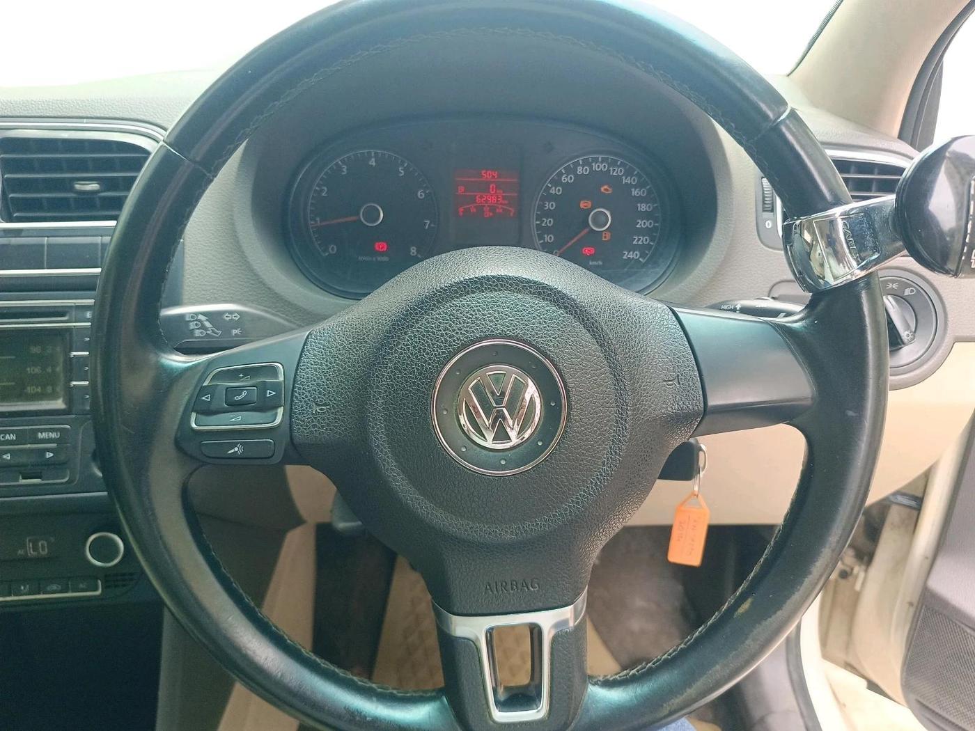 2013 Volkswagen Vento HIGHLINE 1.6 MPI, Petrol, Manual, 62,983 km, interior
