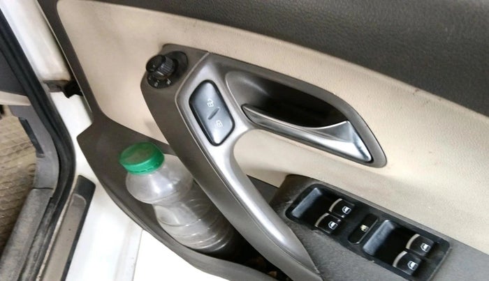 2011 Volkswagen Vento HIGHLINE DIESEL 1.6, Diesel, Manual, 1,28,406 km, interior