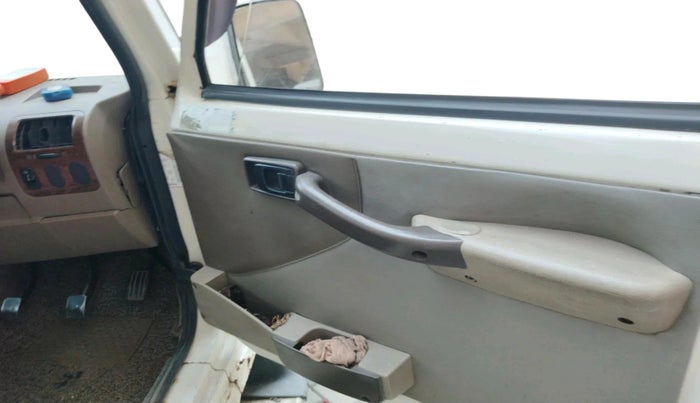 2013 Mahindra Bolero 2WD 7 SEATER, Diesel, Manual, 1,15,854 km, interior