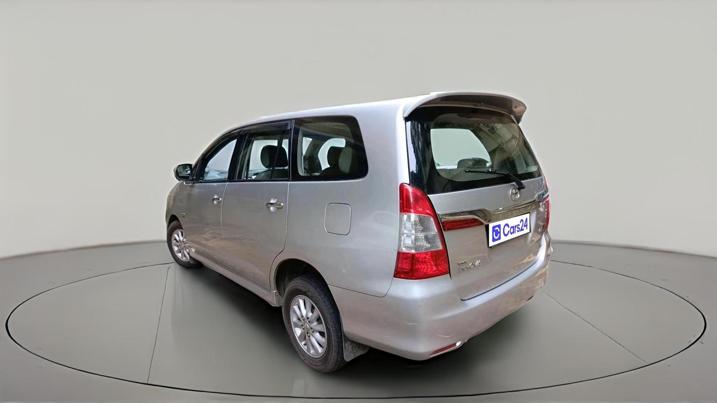 2014 Toyota Innova 2.5 ZX 7 STR, Diesel, Manual, 1,54,687 km, exterior