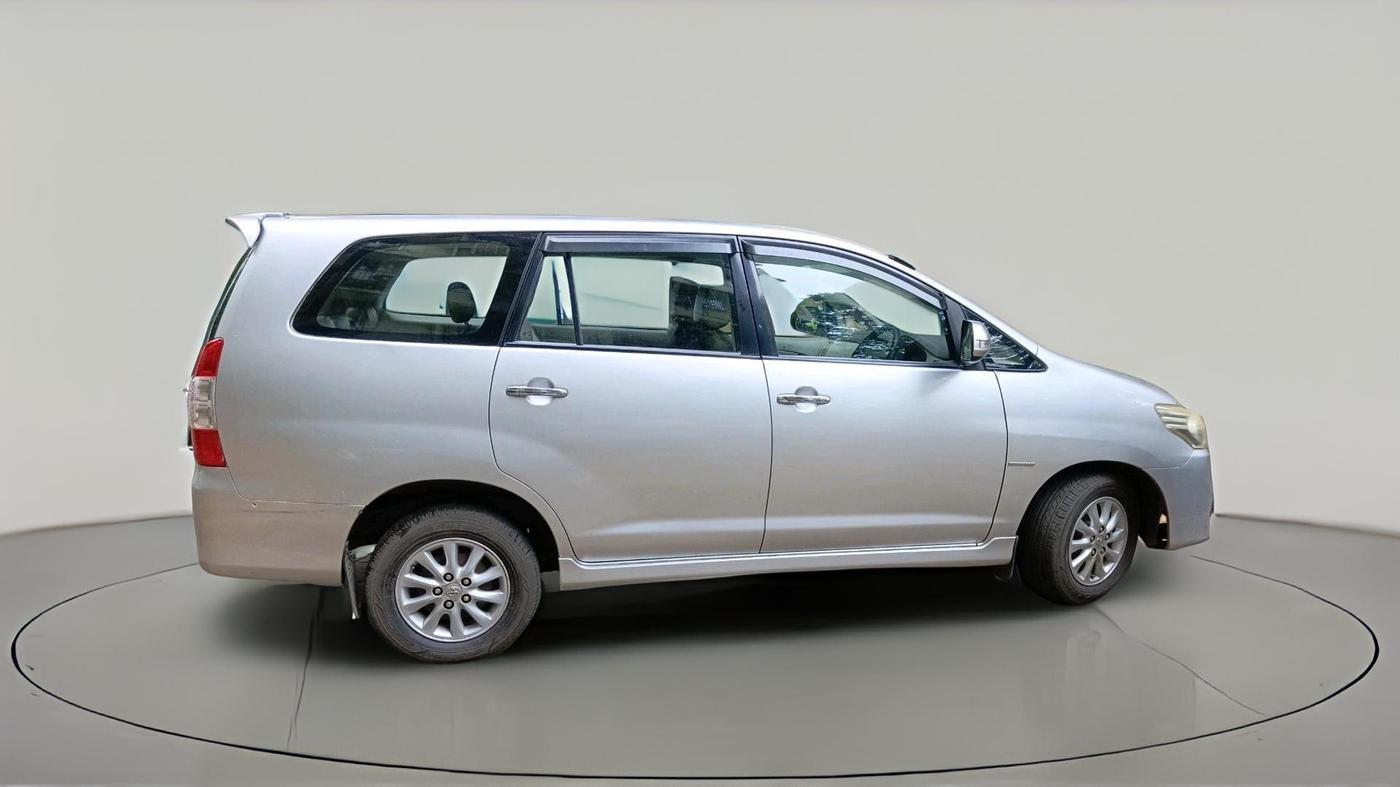 2014 Toyota Innova 2.5 ZX 7 STR, Diesel, Manual, 1,54,687 km, exterior