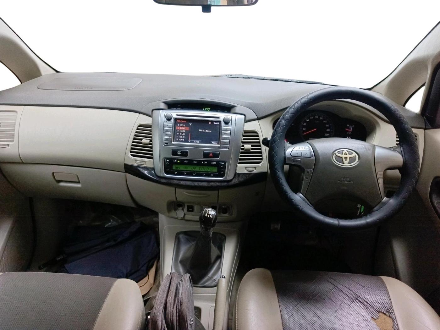 2014 Toyota Innova 2.5 ZX 7 STR, Diesel, Manual, 1,54,687 km, interior