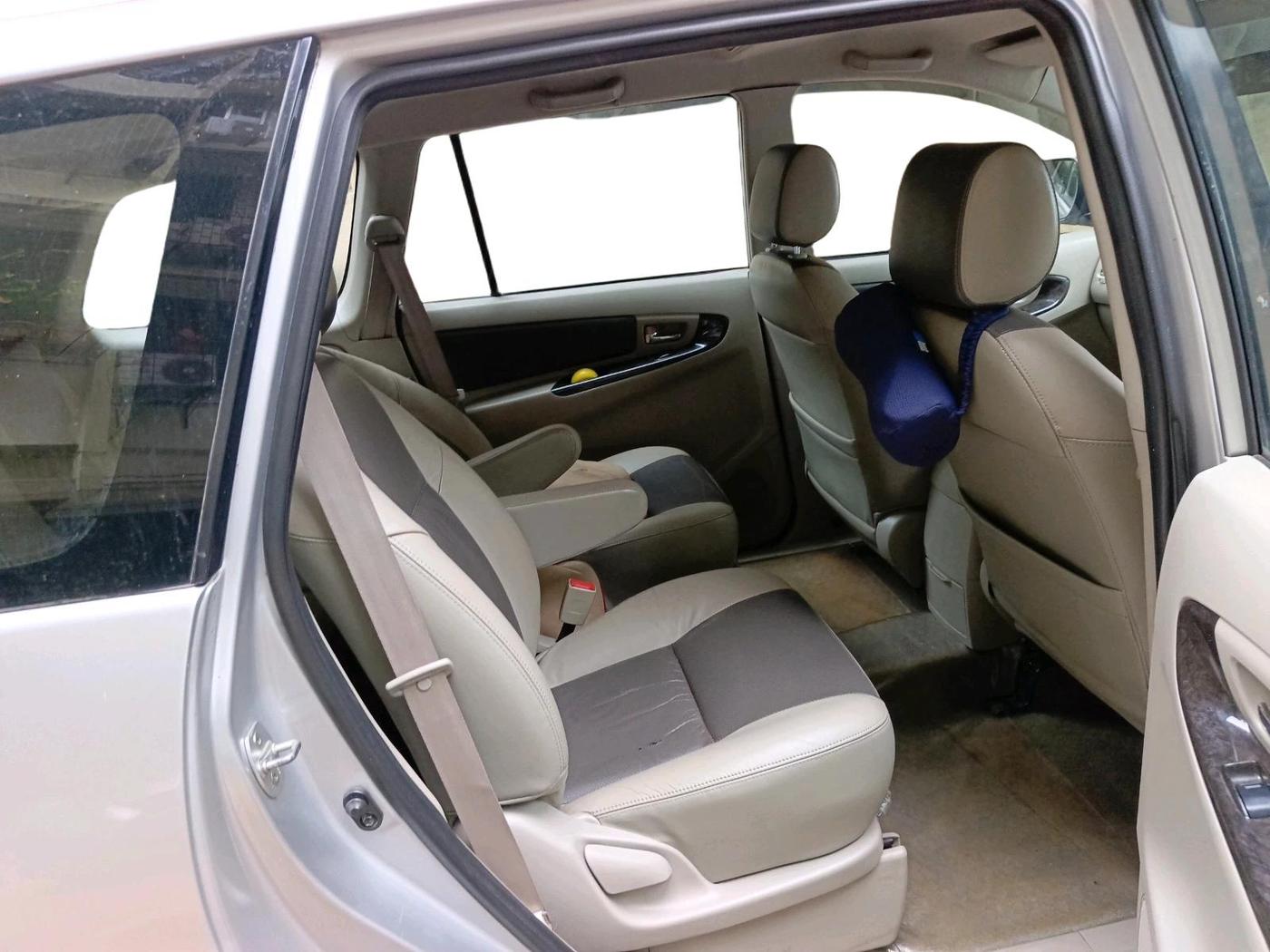 2014 Toyota Innova 2.5 ZX 7 STR, Diesel, Manual, 1,54,687 km, interior