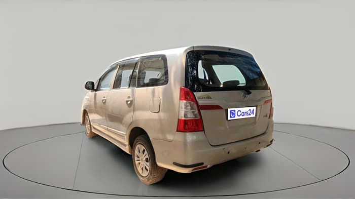 2016 Toyota Innova Crysta 2.4 GX 8 STR, Diesel, Manual, 1,06,161 km, exterior