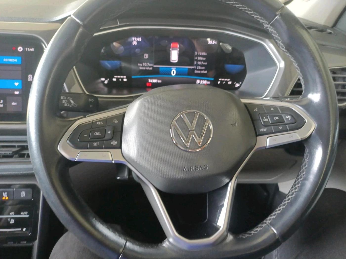 2023 Volkswagen TAIGUN TOPLINE 1.0 TSI MT, Petrol, Manual, 74,381 km, interior