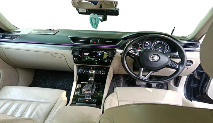 2016 Skoda Superb STYLE 1.8 TSI AT, Petrol, Automatic, 1,13,924 km, interior