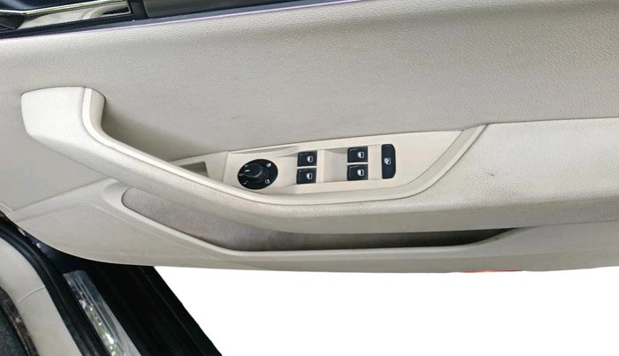 2016 Skoda Superb STYLE 1.8 TSI AT, Petrol, Automatic, 1,13,924 km, interior