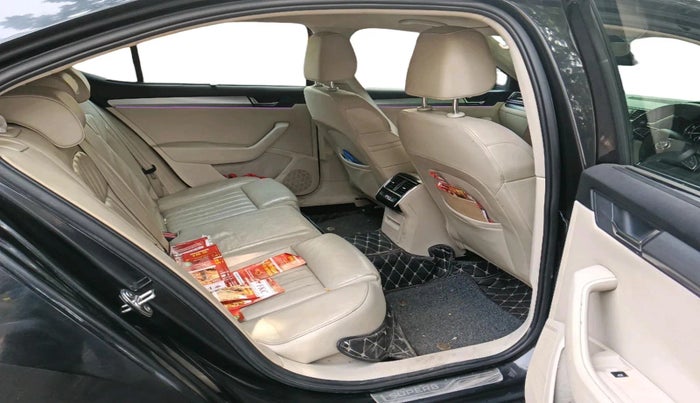 2016 Skoda Superb STYLE 1.8 TSI AT, Petrol, Automatic, 1,13,924 km, interior