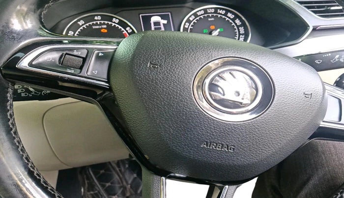 2016 Skoda Superb STYLE 1.8 TSI AT, Petrol, Automatic, 1,13,924 km, interior