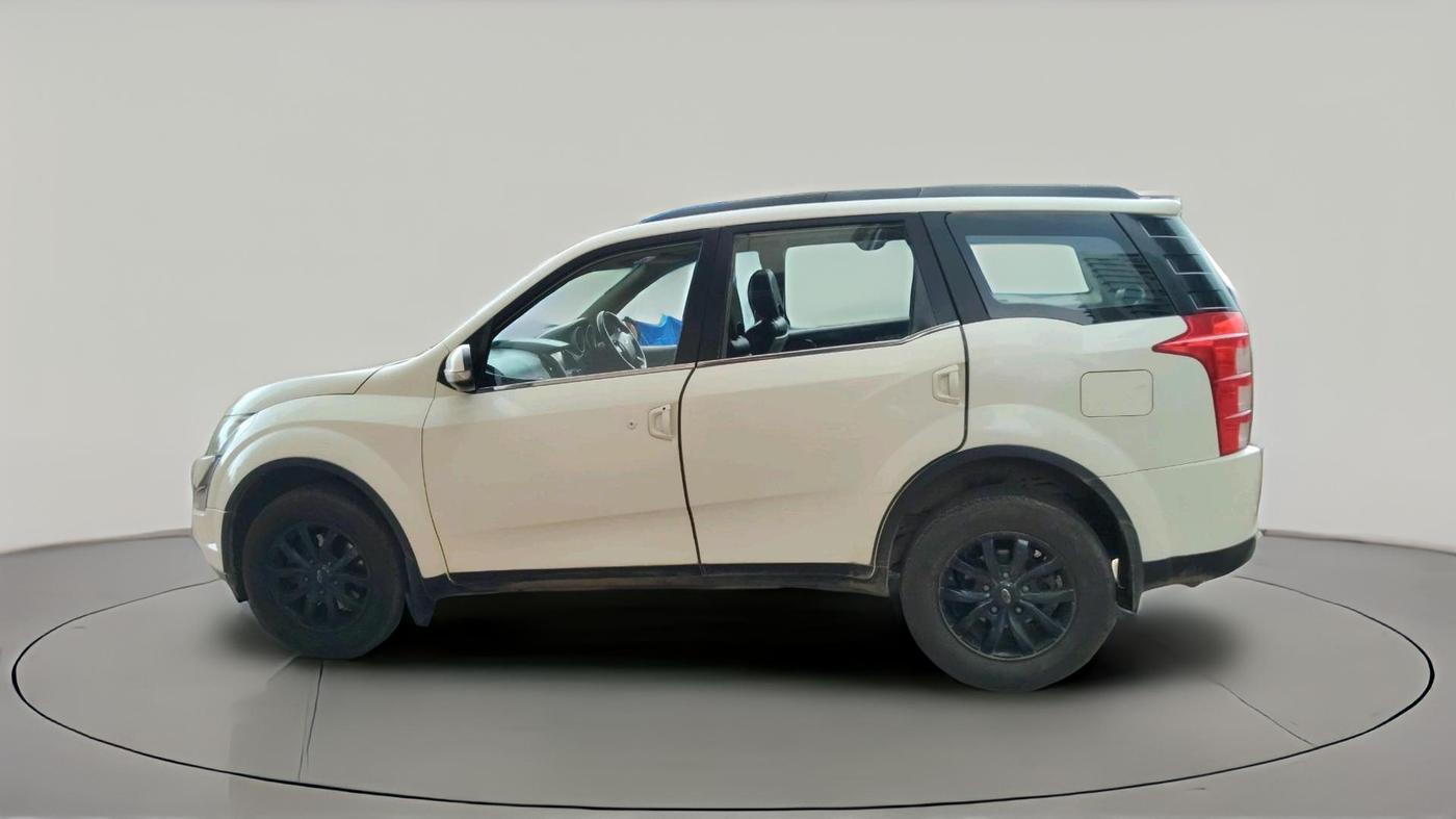 2015 Mahindra XUV500 W10, Diesel, Manual, 1,50,606 km, exterior