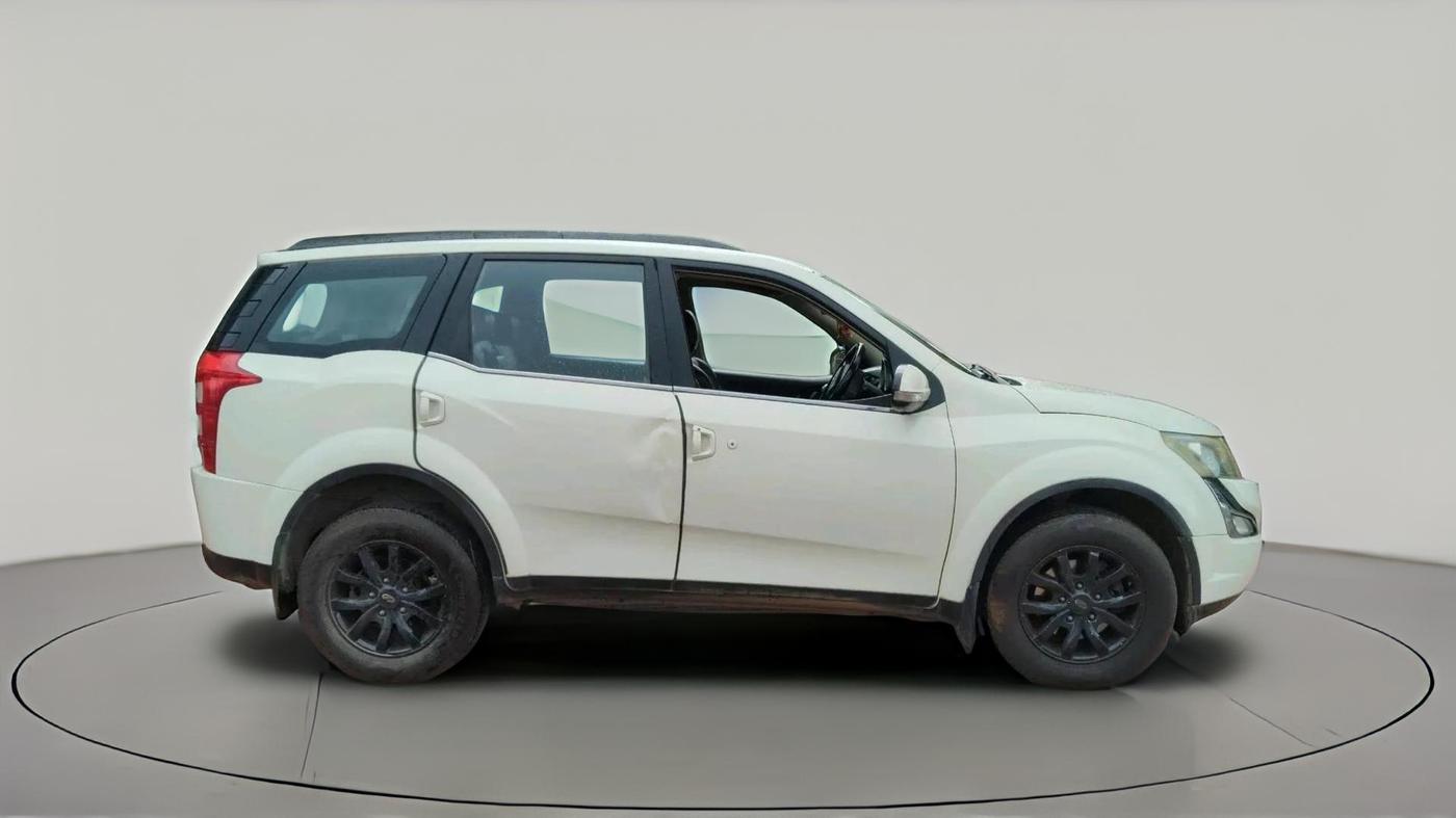 2015 Mahindra XUV500 W10, Diesel, Manual, 1,50,606 km, exterior