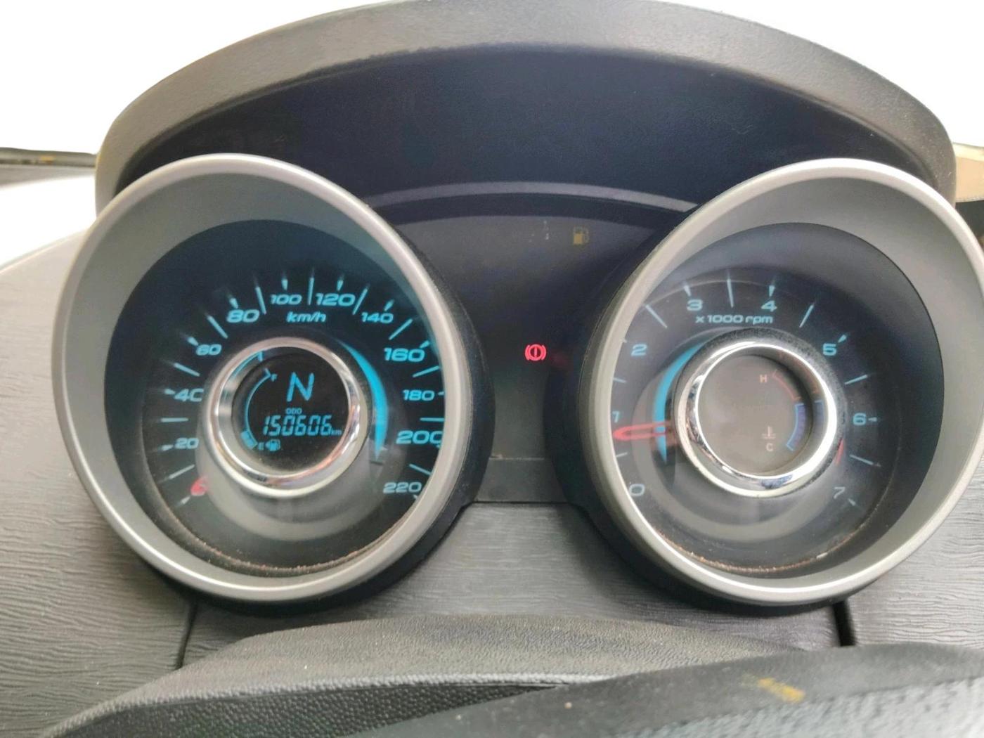 2015 Mahindra XUV500 W10, Diesel, Manual, 1,50,606 km, interior