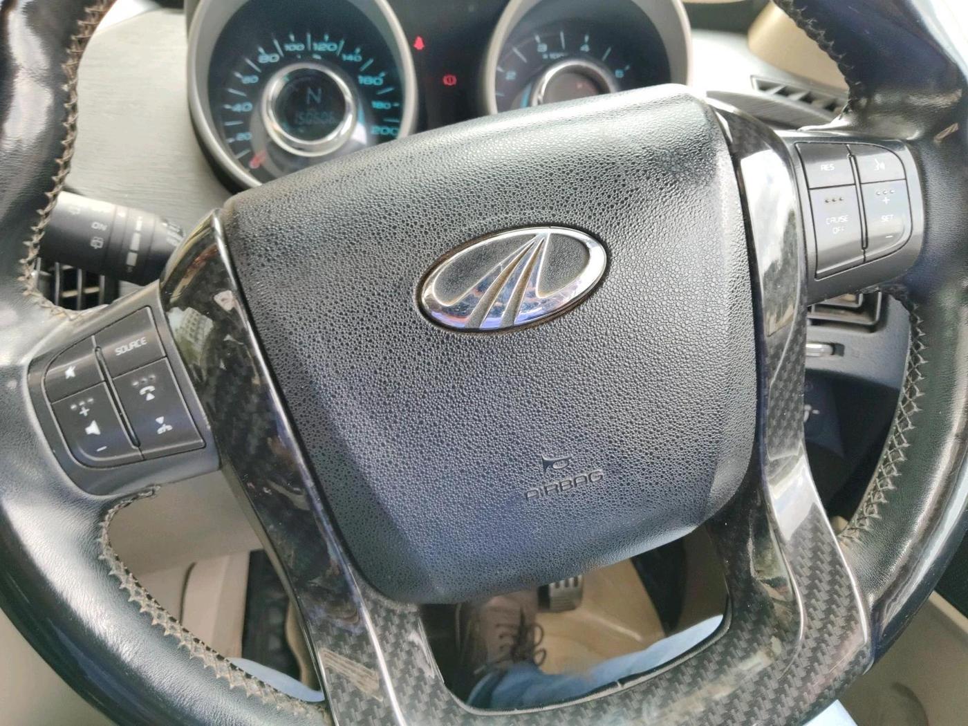 2015 Mahindra XUV500 W10, Diesel, Manual, 1,50,606 km, interior