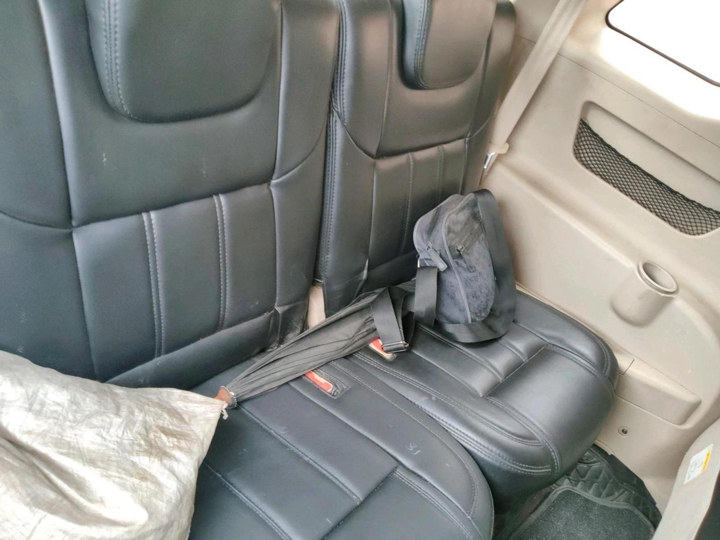 2015 Mahindra XUV500 W10, Diesel, Manual, 1,50,606 km, interior